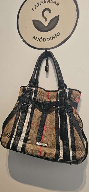 Burberry taska - goð eftirliking