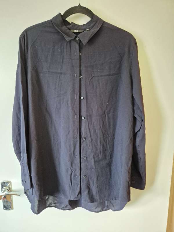 Uniqlo blá skyrta