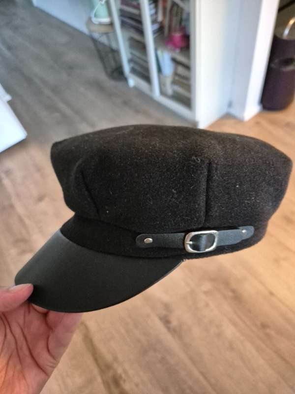 Hattur svartur