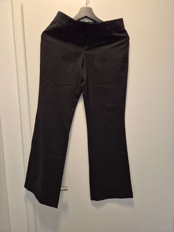 Buxur svartar Gina tricot