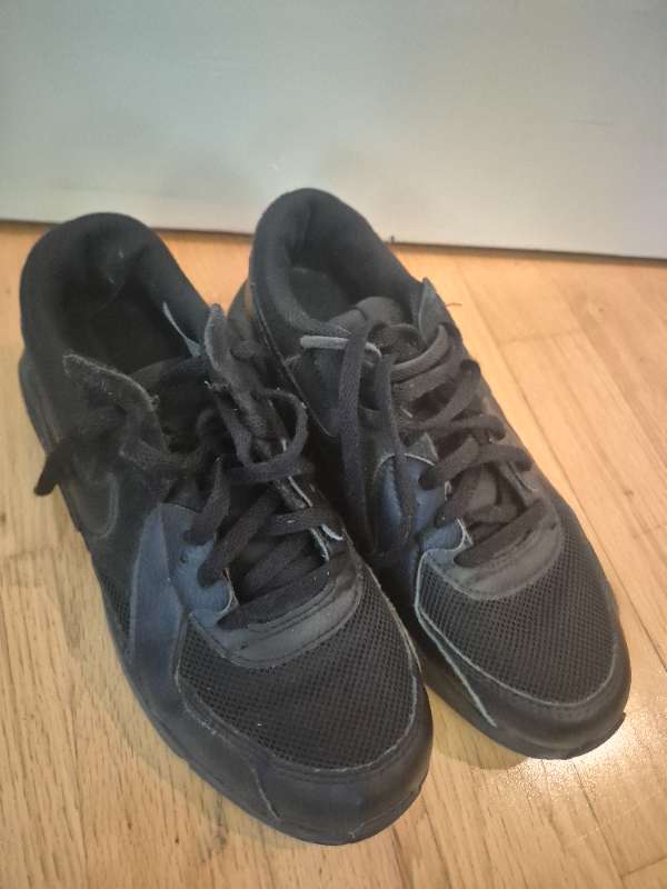 Barna Nike skór