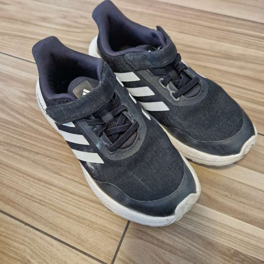 Adidas skór