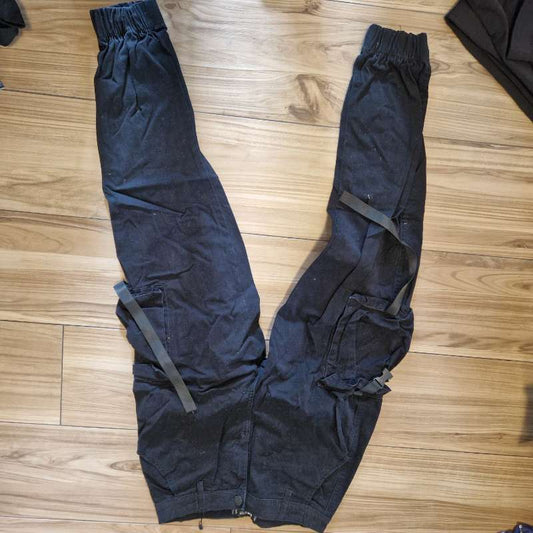 Svartar buxur sister