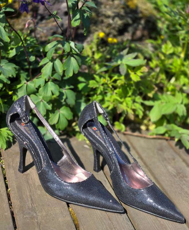 Svartir Glimmer hælaskór ónota