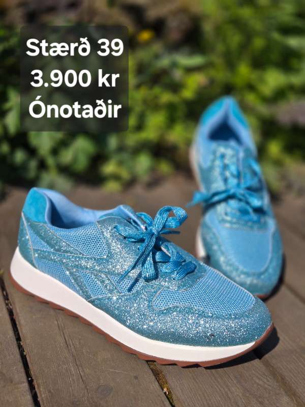 Bláir strigaskór - ónotaðir