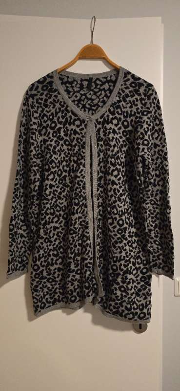 Jensen hlébarðapeysa