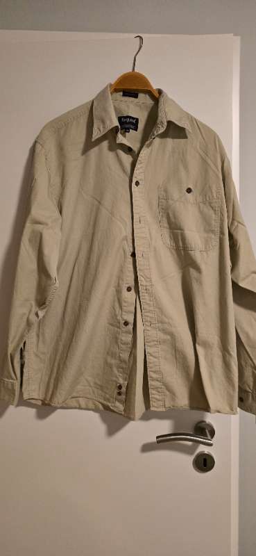 Beiðni um brún skyrta