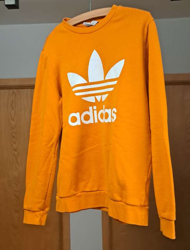 Gul Adidas peysa
