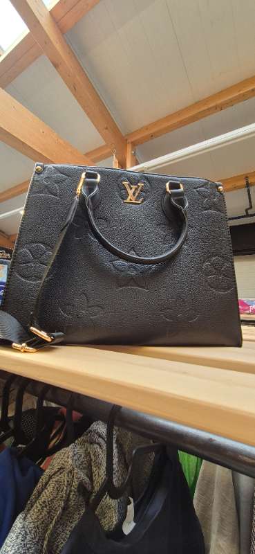 LV taska