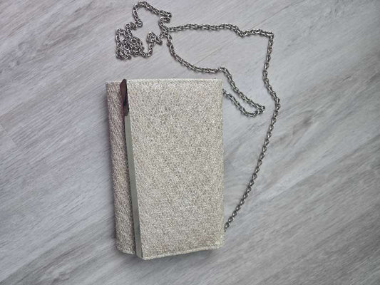 Ónotuð hliðartaska, næst