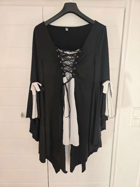 Svartur kjóll með ermum