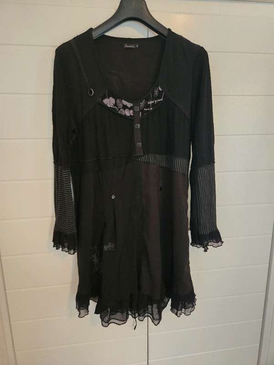 Svartur kjóll invisible