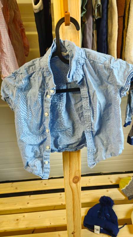 Skýrta blá stuttermabolir