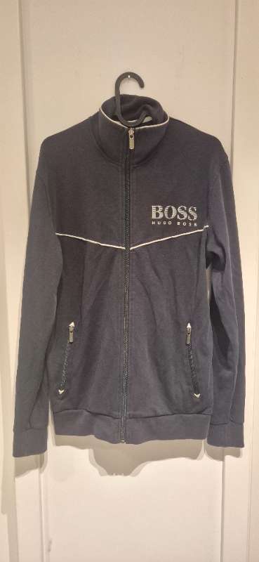 Hugo Boss rennd peysa