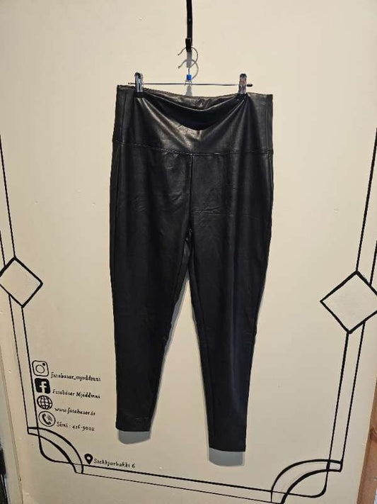 Pleðurleggings frá curvy