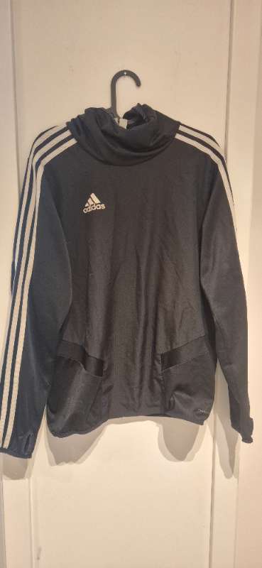Adidas peysa svört