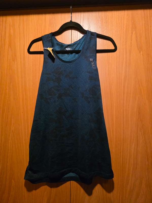 Dökkblár 2xu bolur