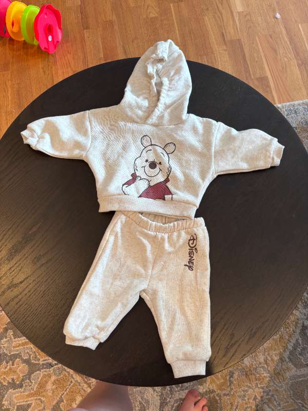 Joggingbuxur og hettupeysa bangsimon