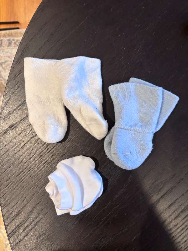 Sokkar 2 pör og vettlingar 1 par, 0-1 mánaða