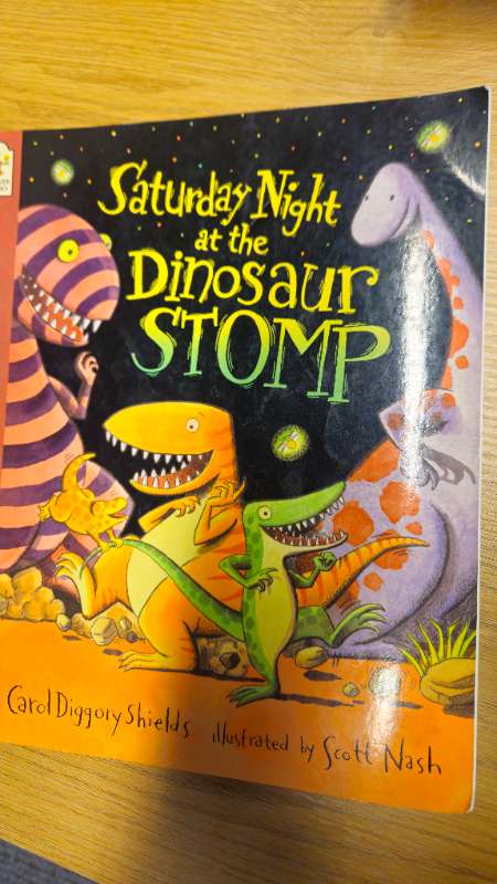 Risaeðlu bók dinosaur stomp