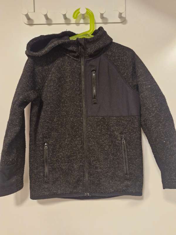 Icewear peysa, ser á ermi