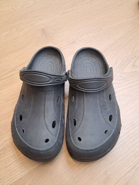 Crocs fake