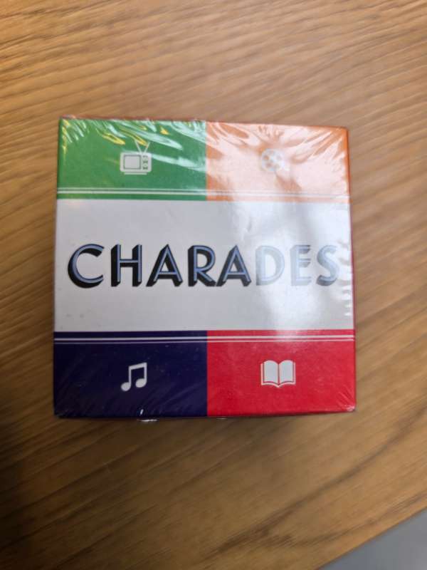 Spilaðu charades