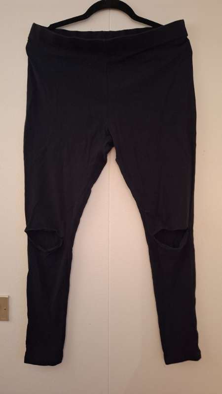 Svartar leggings m/ götun á hné