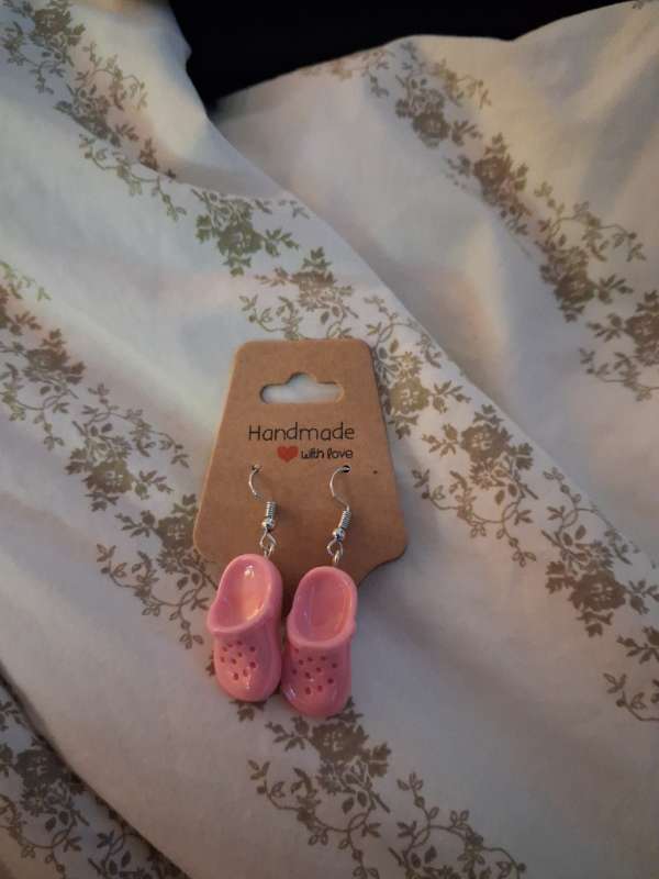 eyrnalokkar crocs