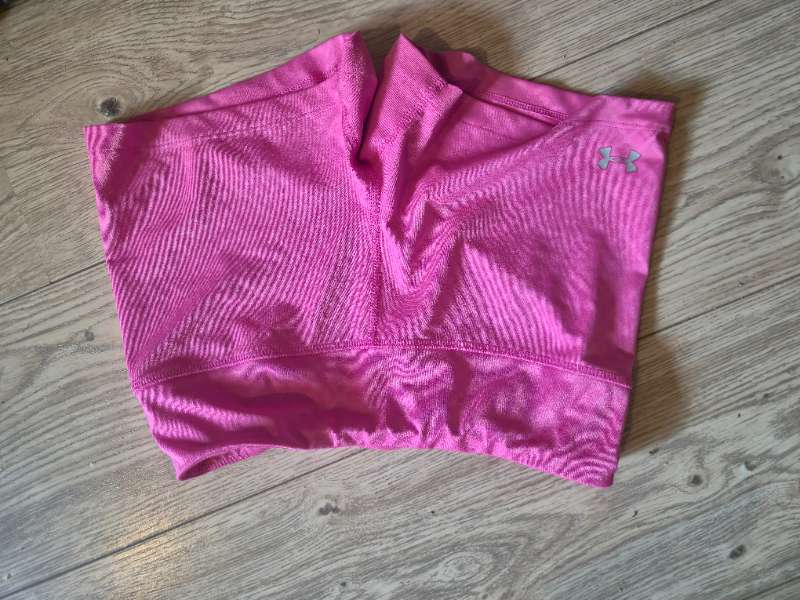 Under armour hlaupastuttbuxur bleikar booty shorts