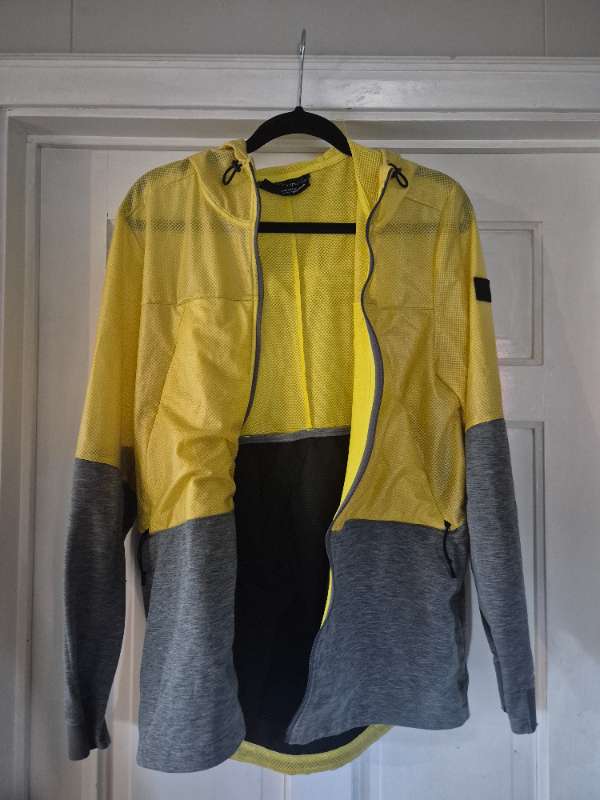 Under armour hlaupajakki, gúmmí að ofan