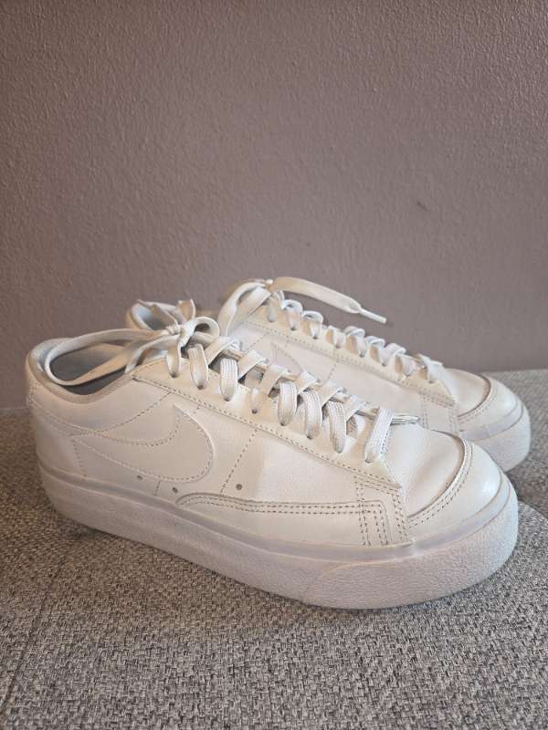 Nike hvítir