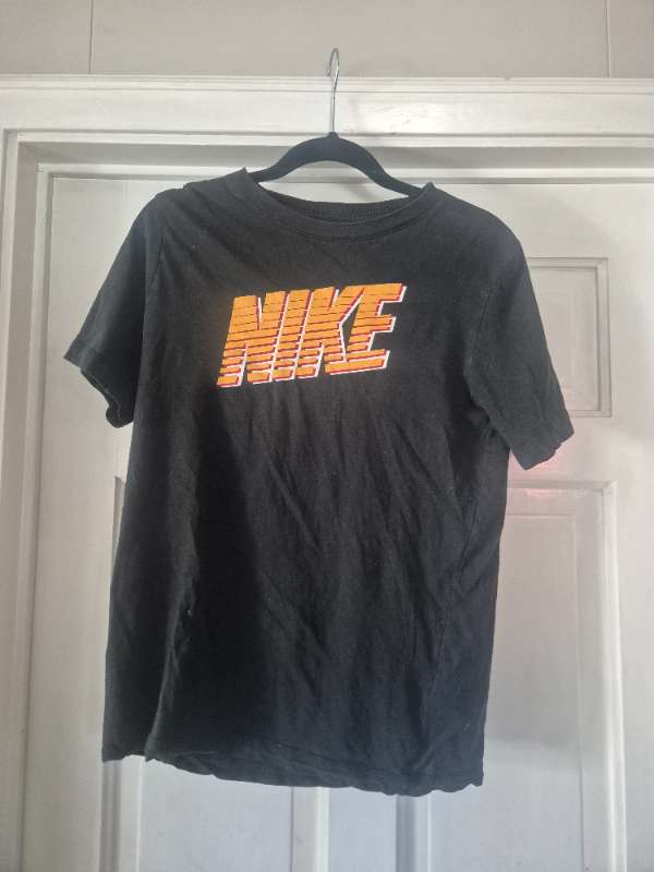 Nike stuttermabolur