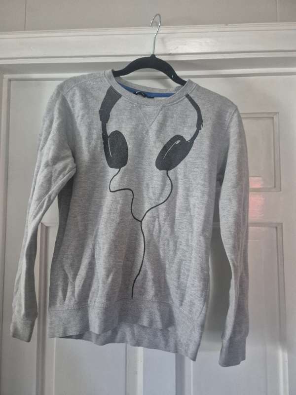 Lindex peysa headphones