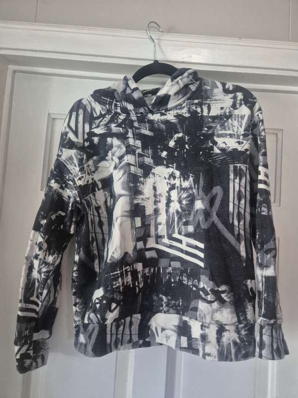 Lindex hettupeysa f. 10-12 ára