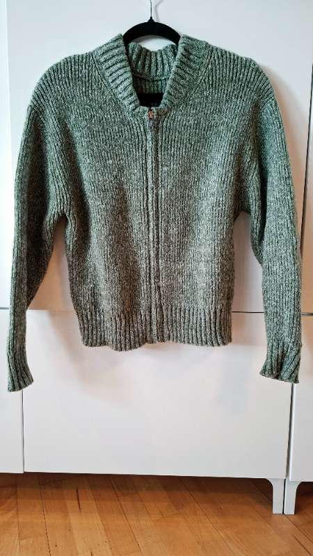 Rennd peysa (óþekkt), græn