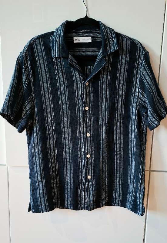 Stutterma skyrta (ZARA), svört
