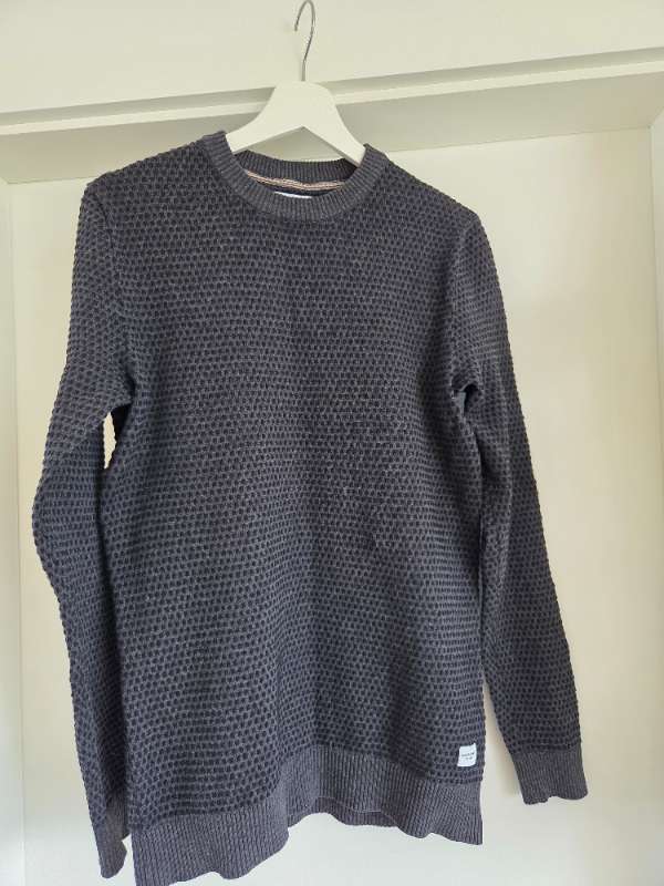 Jack & Jones peysa grá