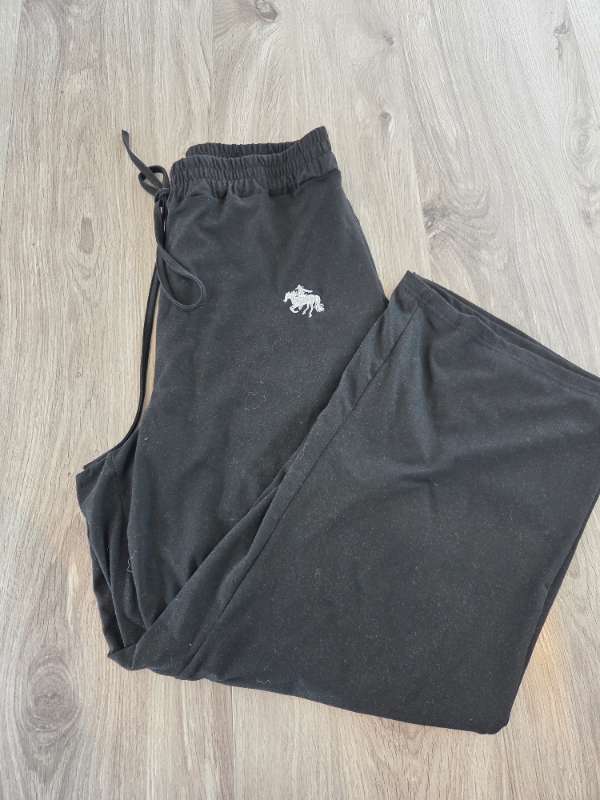 Svartar jogging buxur