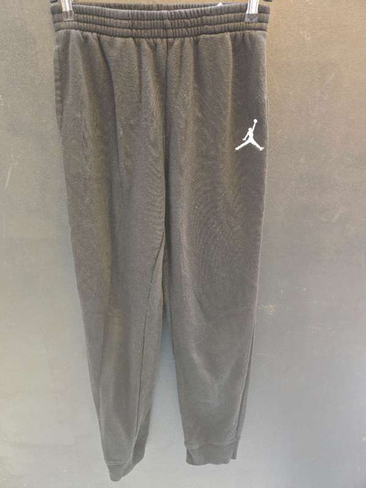 Jordan buxur pínu lítið gat