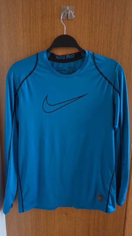 NIKE Pro peysa blá