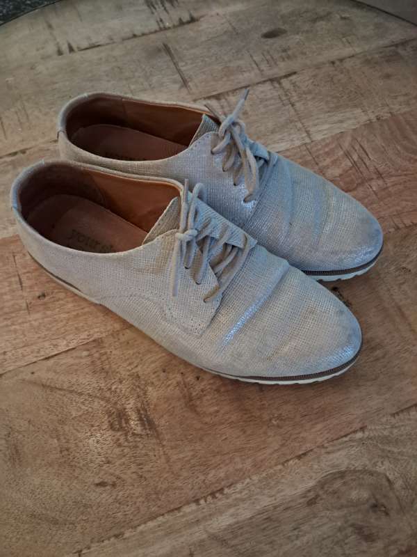 E Your shoes gyltir