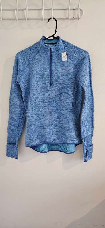 Nike drifit peysa blá