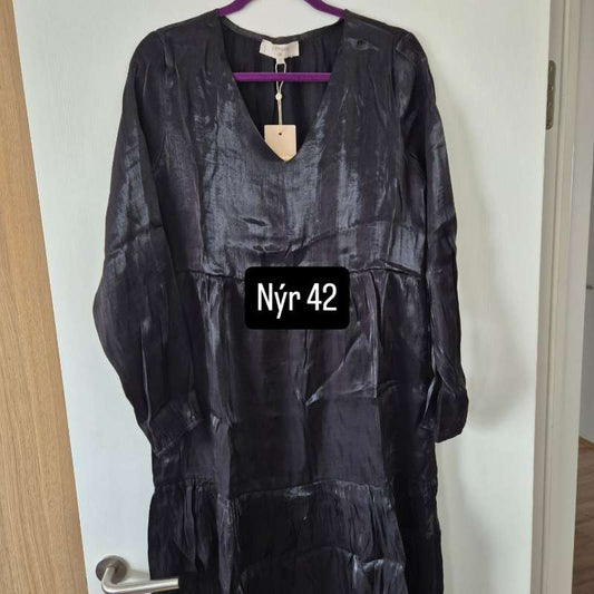 Nýr svartur Cream kjóll