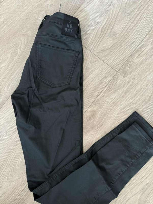 DAY Birger et Mikkelsen buxur