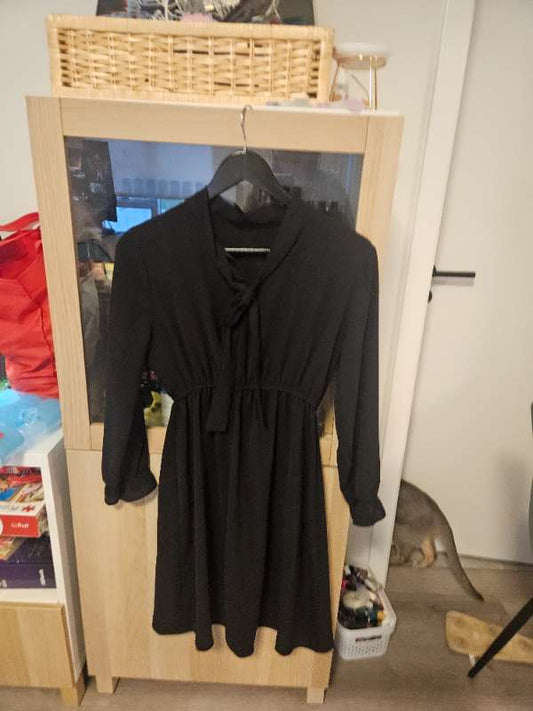Svartur kjòll Elc