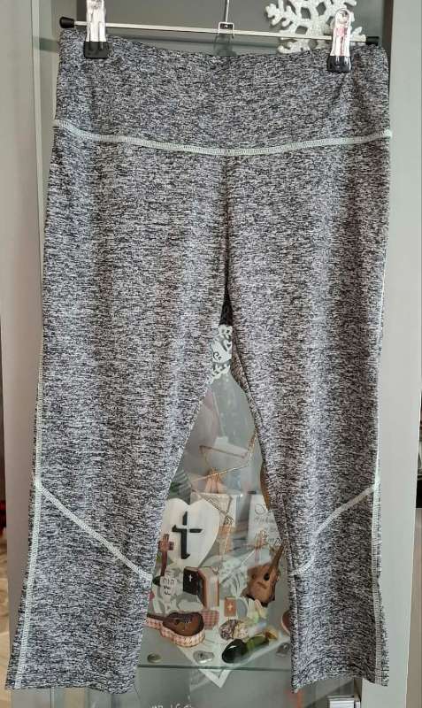 Gráar kvart buxur