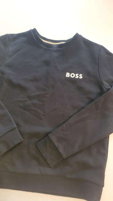 BOSS peysa (eins og ný, nánast ónotuð)