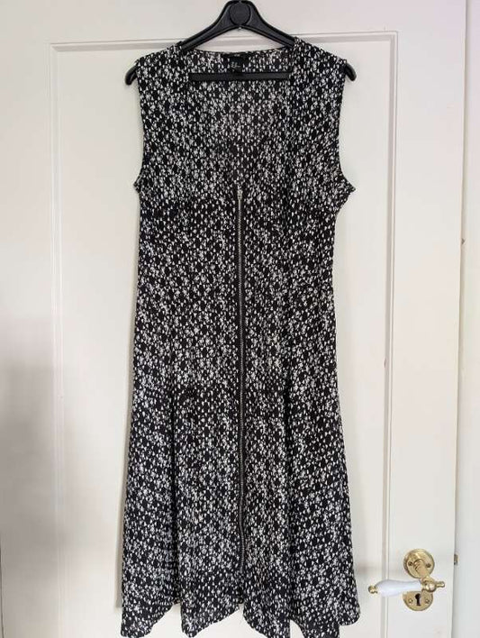 Renndur kjóll með svart/hvítu mynstri H&M (40)
