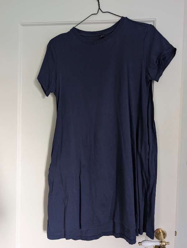 Dimmblár kjóll stutterma m/ vösum Uniqlo M